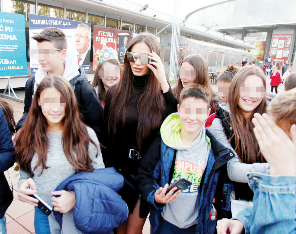 Klinci umesto knjiga zaskočili Soraju