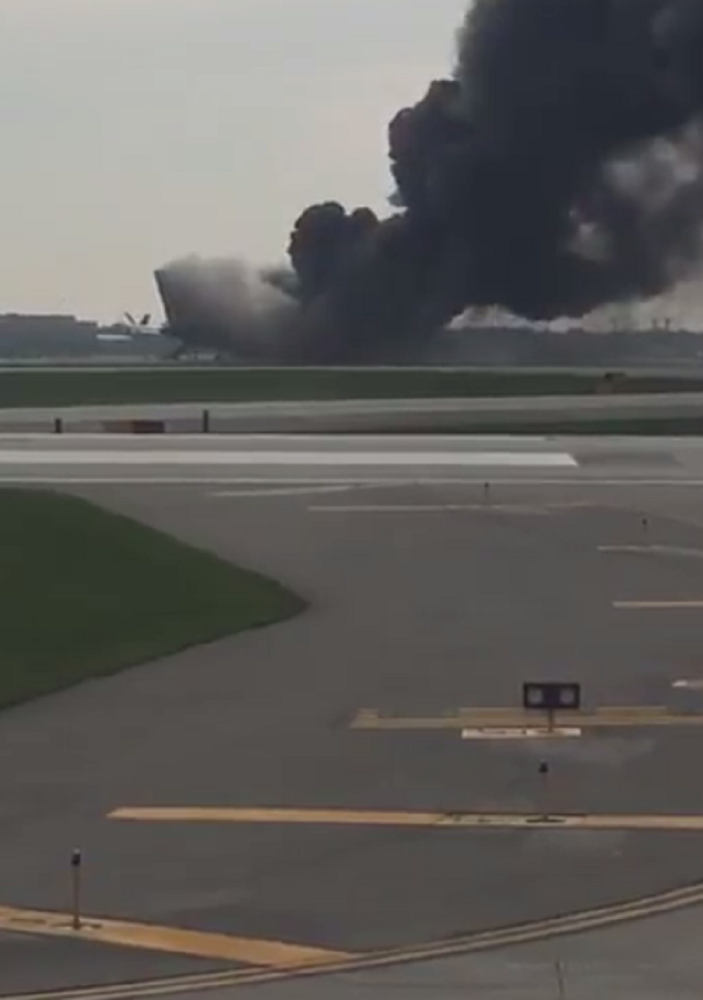 Zapalio se avion tokom poletanja! (FOTO+VIDEO)