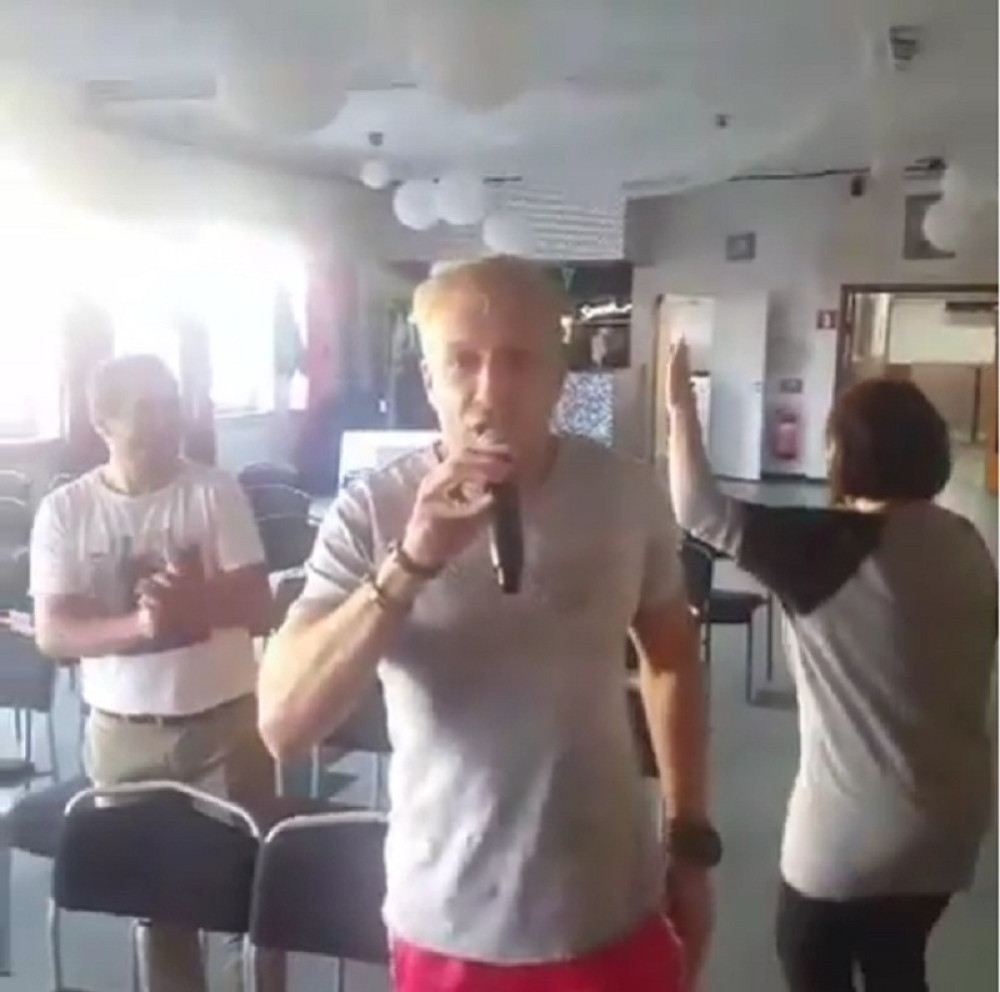 Kalinić peva na švedskom, Andrija na srpskom (VIDEO)