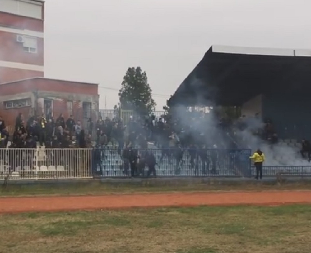 Tuča navijača Zemuna i OFK Beograda (VIDEO)