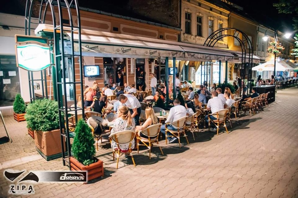 Nasumice pucao po kafiću, ubio jednog, trojicu ranio!