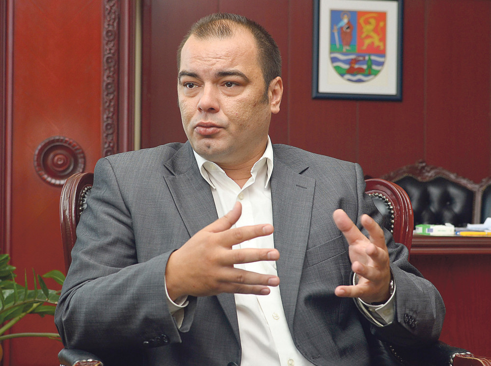 Ješić šalje Stamatovića u ludnicu!