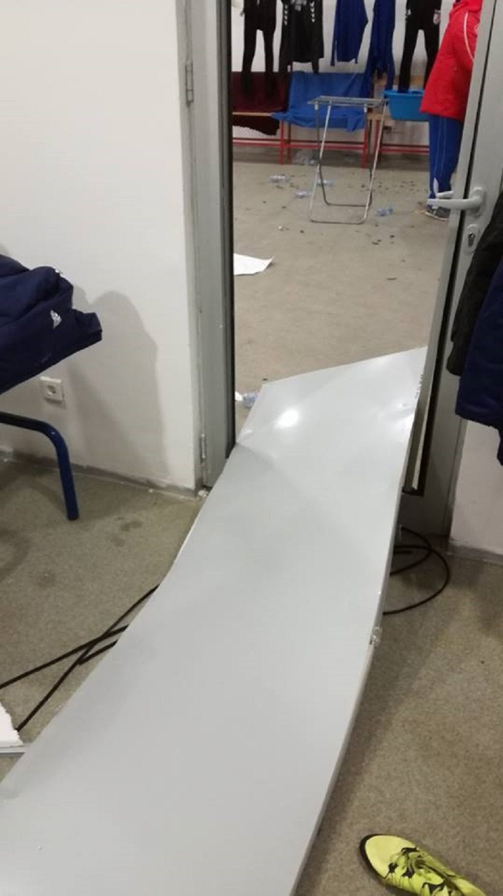 Fudbaleri Vojvodine razlupali svlačionicu na Čairu!