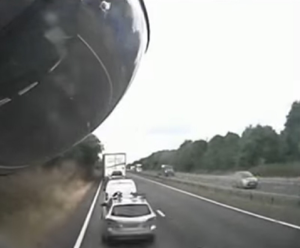 Tražio muziku na mobilnom, pa ubio majku i troje dece (VIDEO)