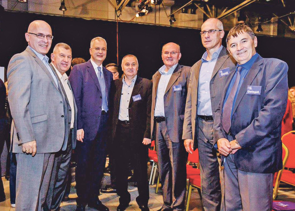 Pet generala komanduje u DS!