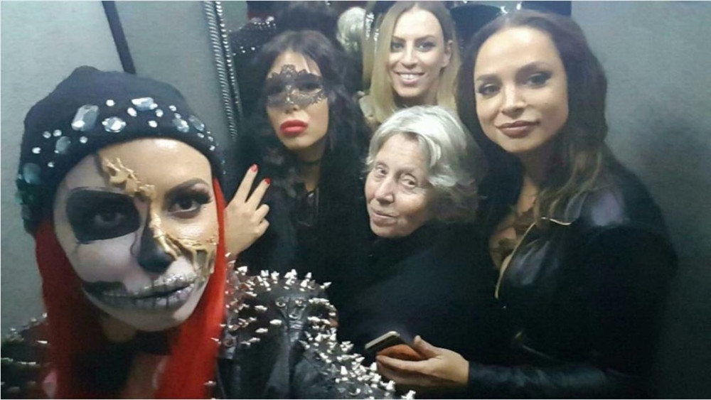 Eva Ras izlazi sa starletama! (VIDEO)