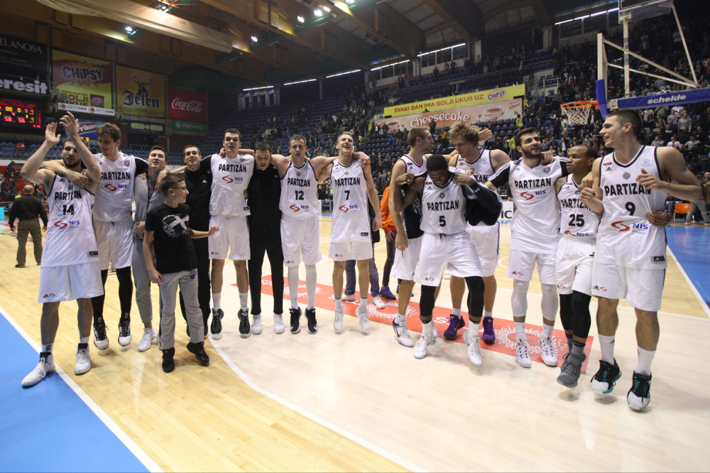 Nekadašnja crno-bela haubica ponovo bez kluba!