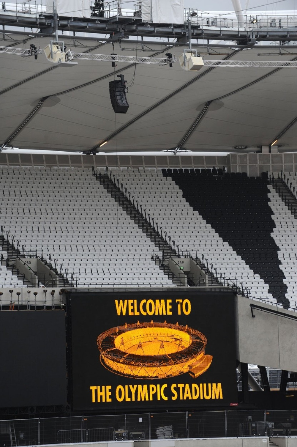 Novi stadion Vest Hema mora da se ruši!