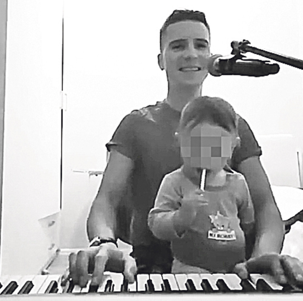 Mitrović dao ćerki cigaretu