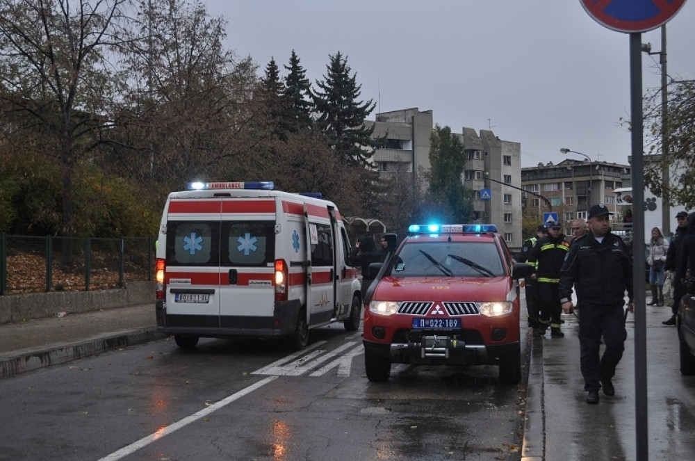 Maloletnik kolima pokosio decu! (FOTO)