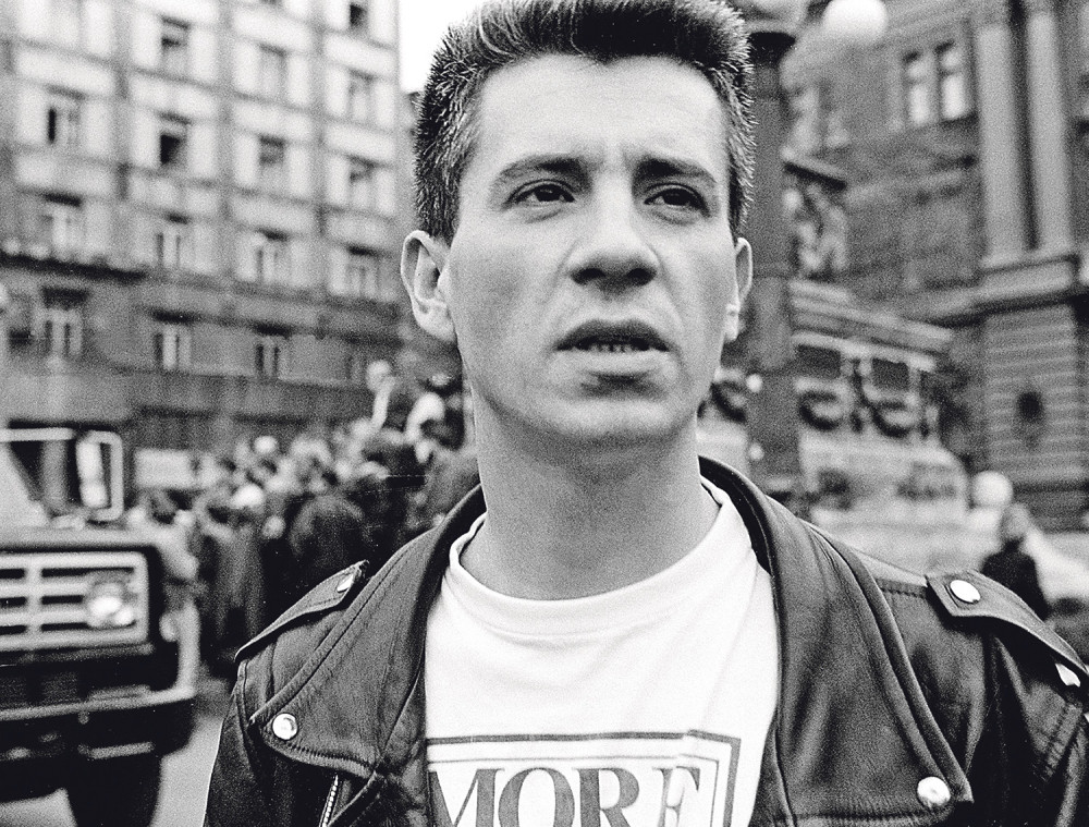 Ko je bio Milan Mladenović?