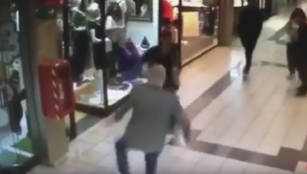 Deda karate potezom ošašavio lopova! (VIDEO)