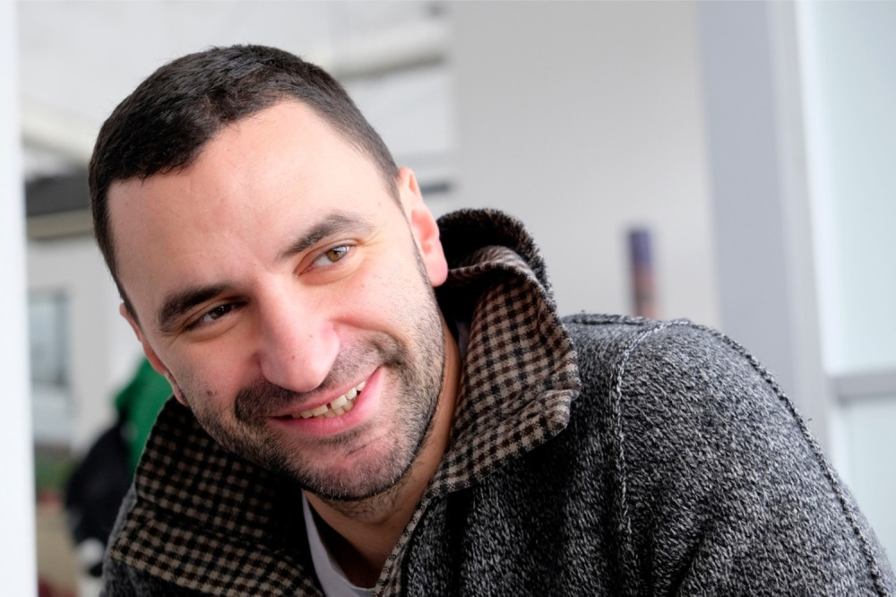 Momak koji je svojim citatima zaludeo Srbe!