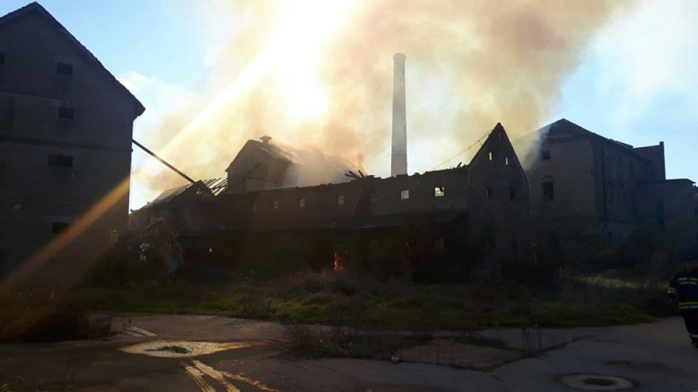 Zapalio se napušteni drvni kombinat "Bora Marković"