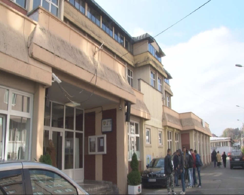 Izbodeni učenik hitno upućen u Beograd, napadač uhapšen!