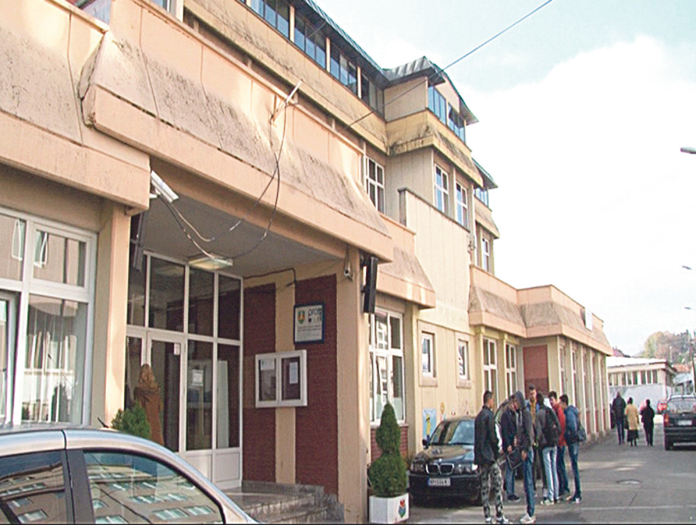 Đaci vrištali dok je nožem ubadao druga