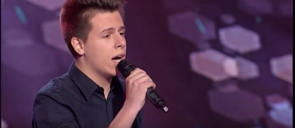 Kako peva ovaj dečko! (VIDEO)