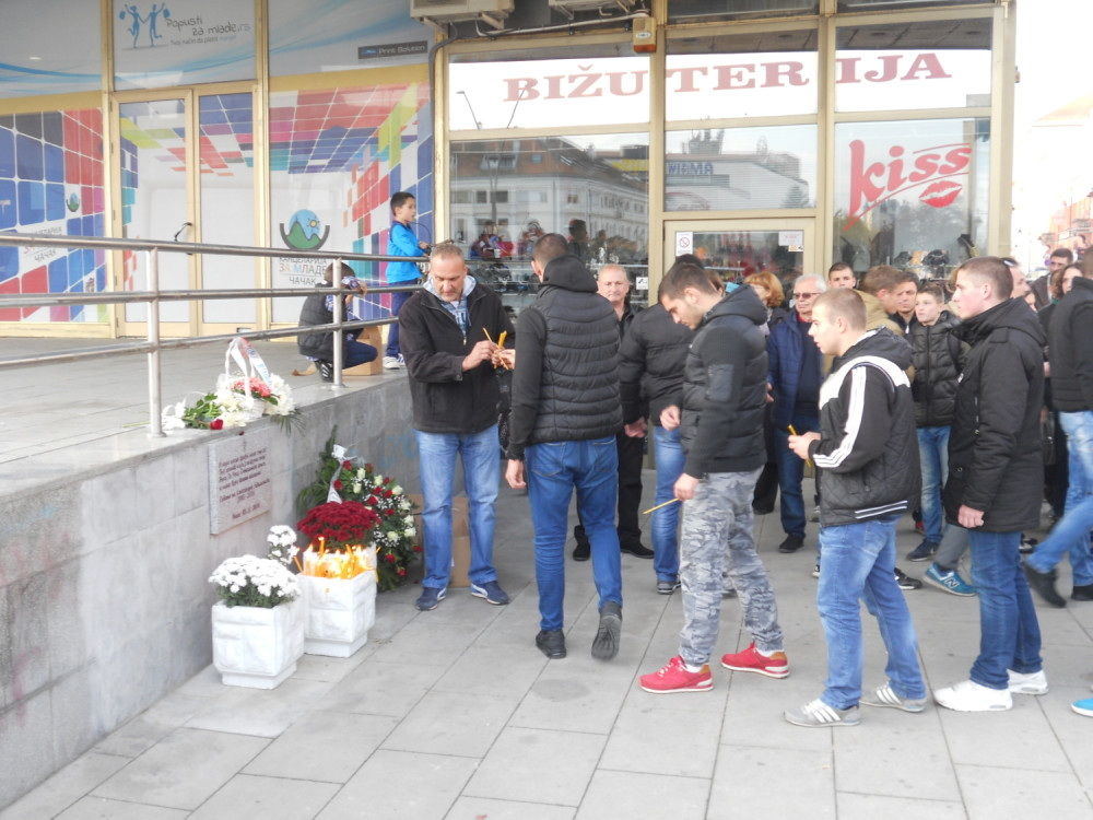 Otkrivena spomen ploča ubijenom navijaču Zvezde