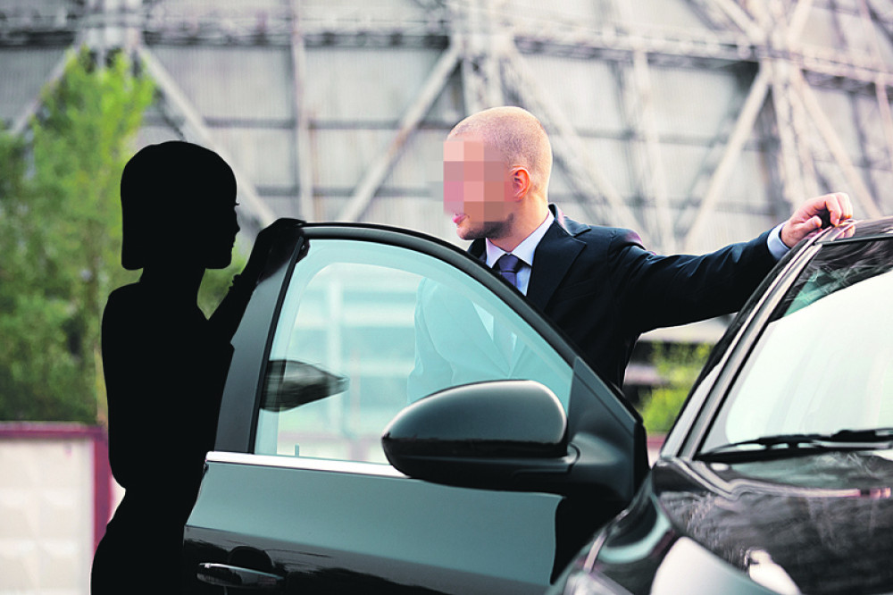 Proganjala šofera i htela seks s njim!