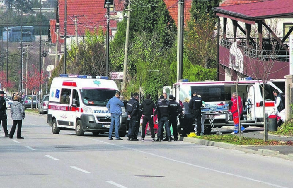 Zatekao gazdu i devojku, pa mu pucao glavu!