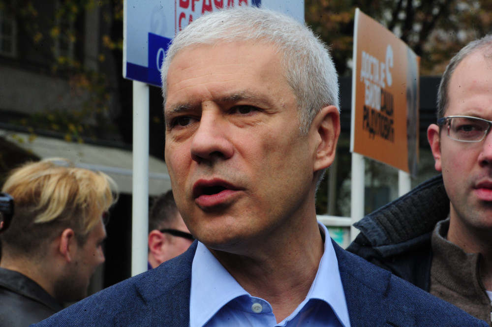 Ako kažemo ko je kandidat, činimo uslugu vlasti