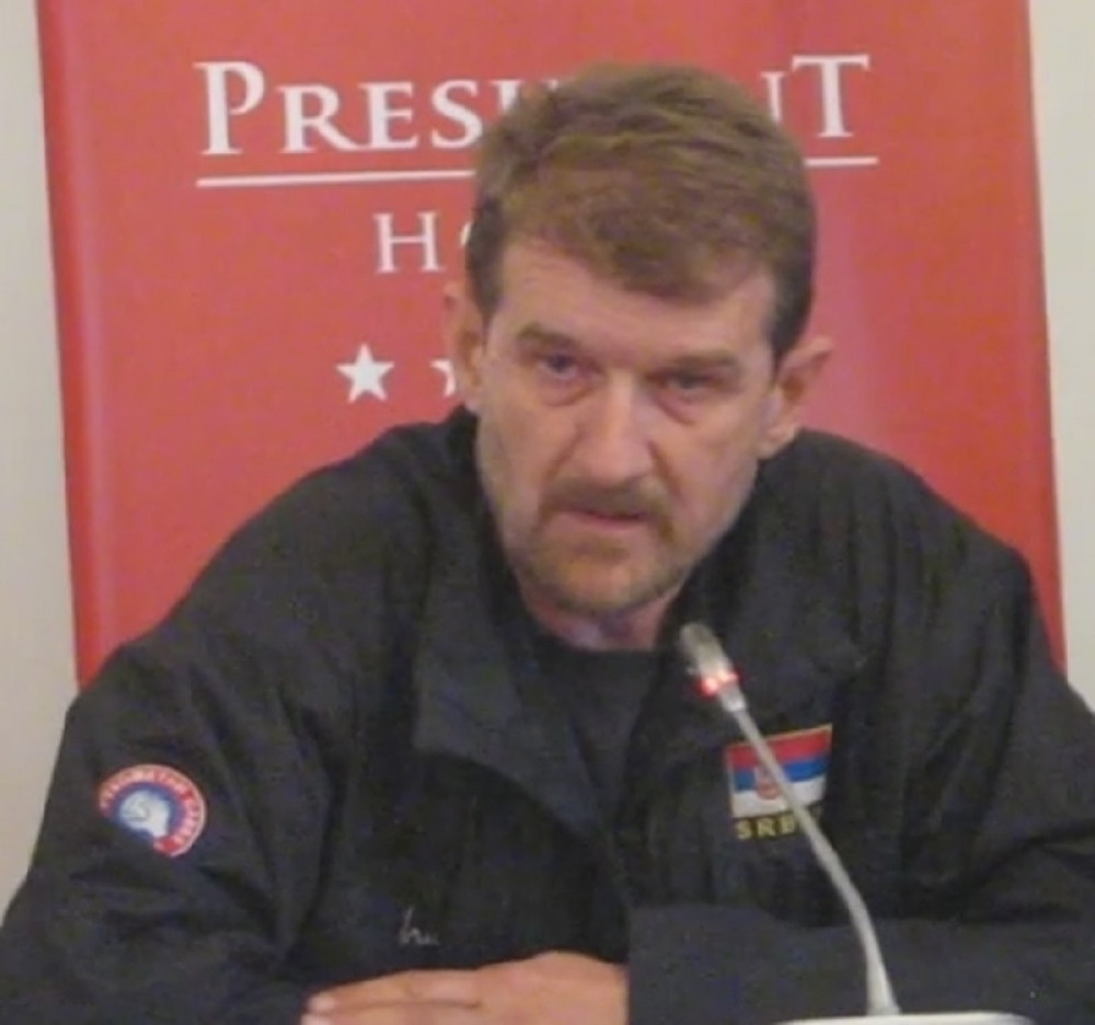 Odbacili su grb Srbije i išli da piju, ako dokažu svoje optužbe povlačim se!