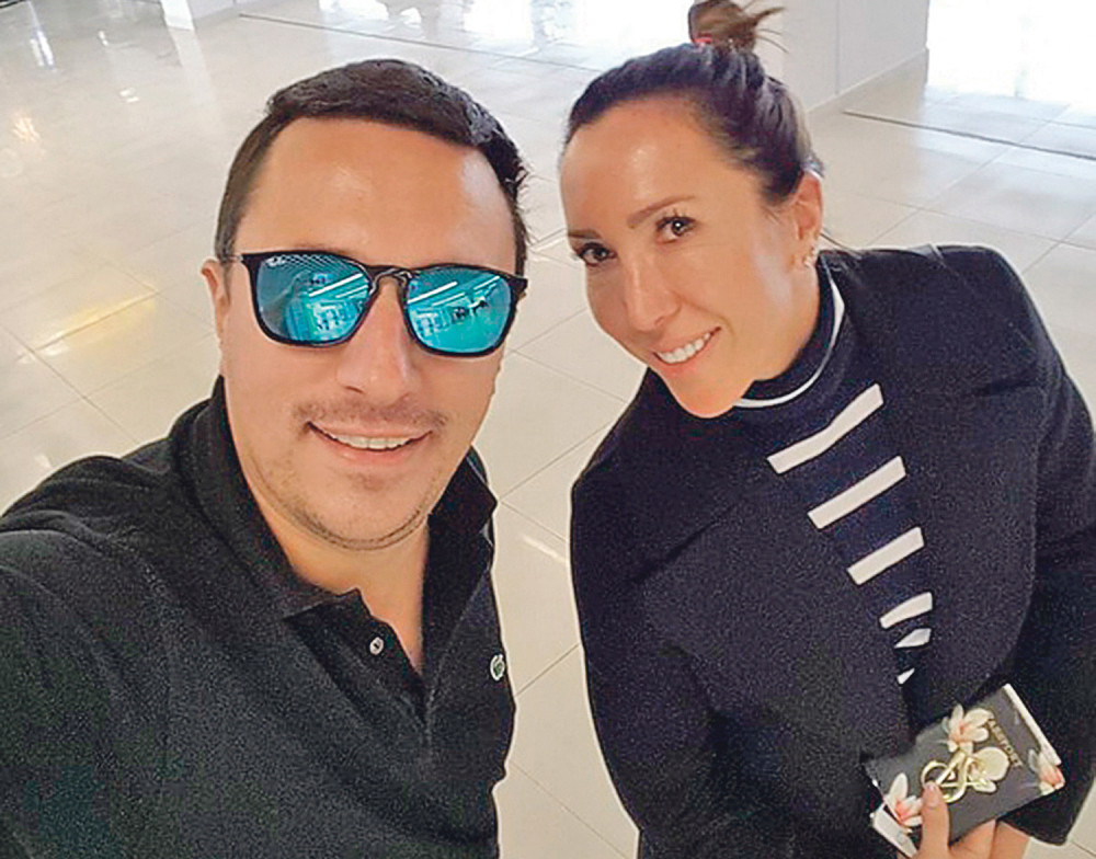 Andrija i Jelena luduju po aerodromu