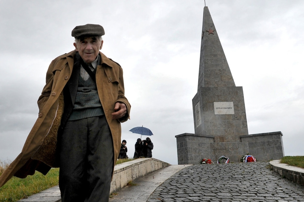 Oskrnavljen spomenik na Kadinjači!