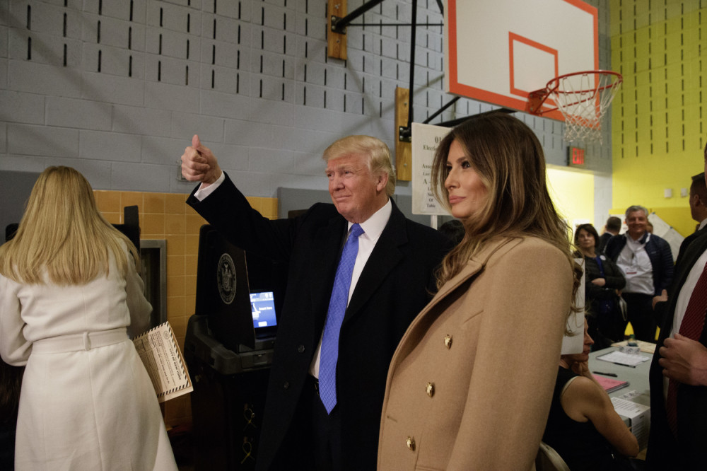 Trampa izviždali dok je glasao (VIDEO)