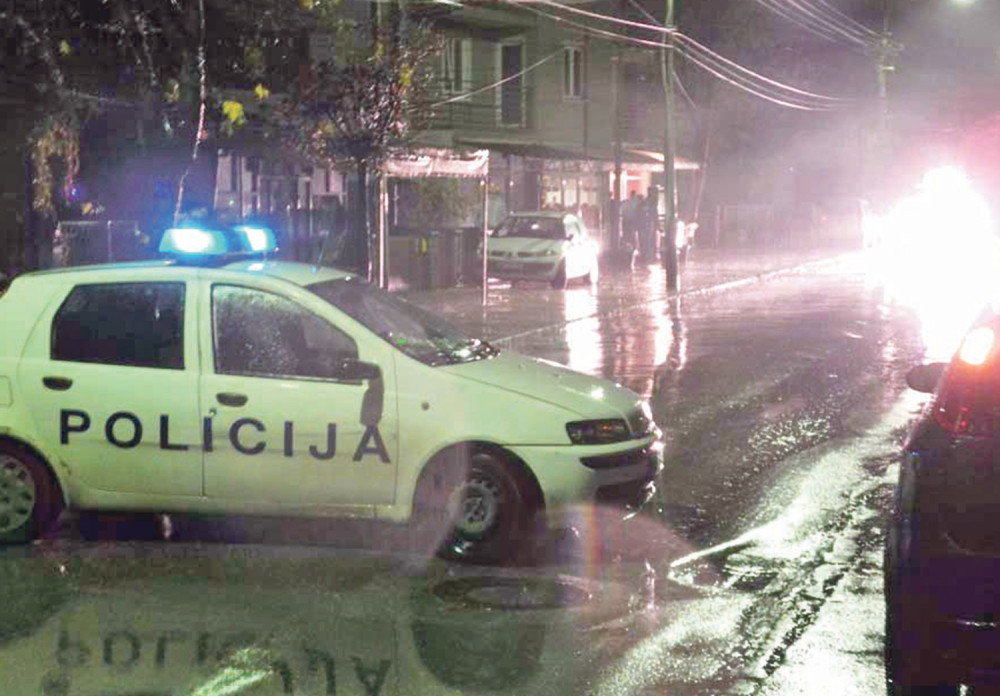 Sasuo mu ceo šaržer u telo i glavu!