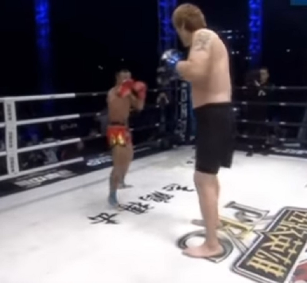 Popio batine od pola metra nižeg protivnika (VIDEO)