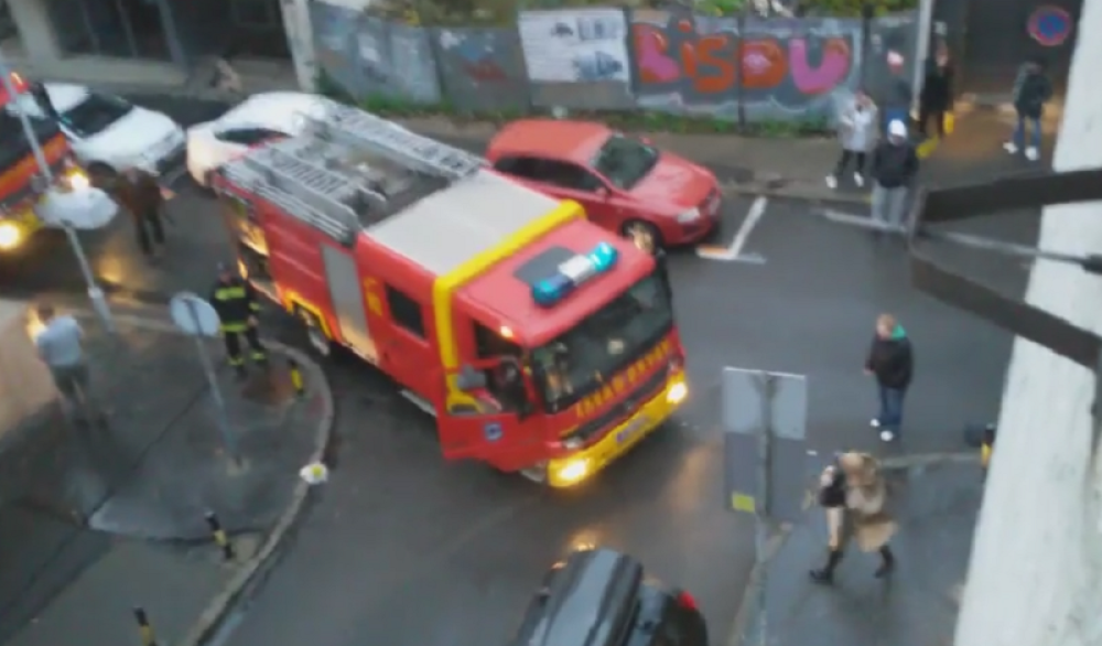 Zapalio se auto na Starom gradu (VIDEO)