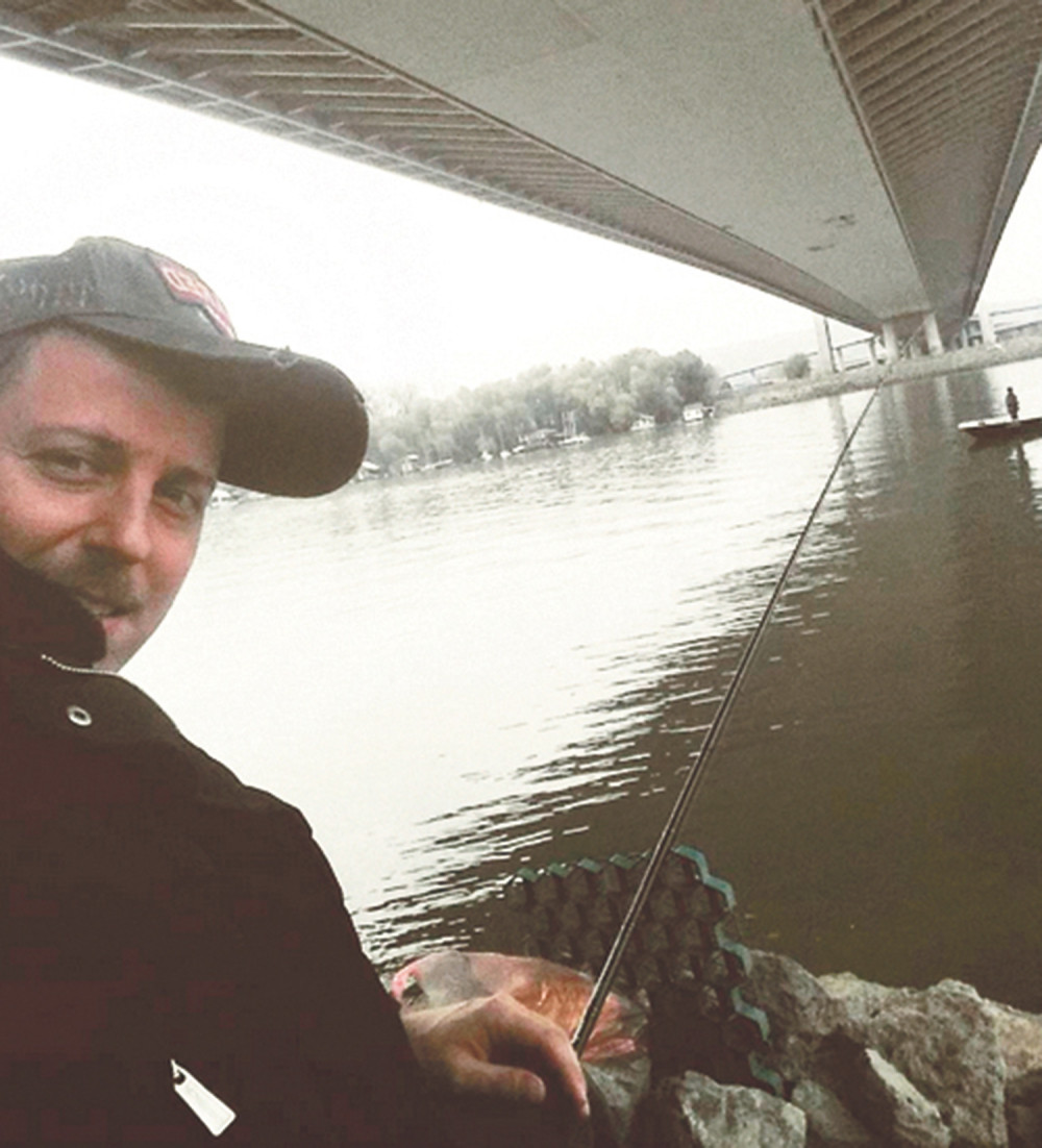 Dinča se bacio na pecanje ribica!