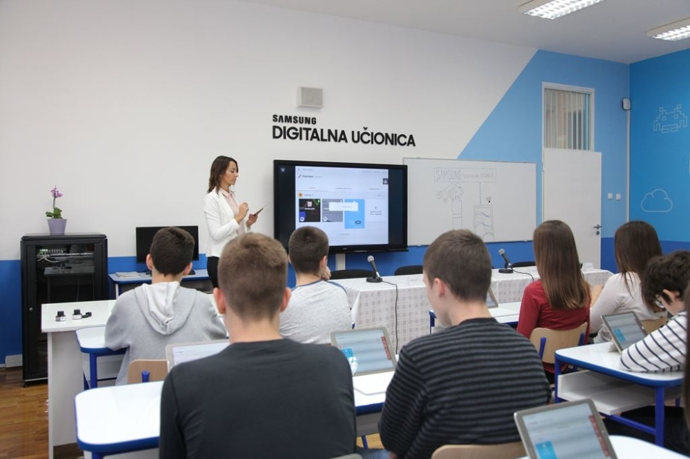 Deca dobila digitalnu učionicu