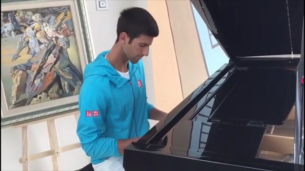 Ovako izgleda kad Nole "oplete" po klaviru (VIDEO)