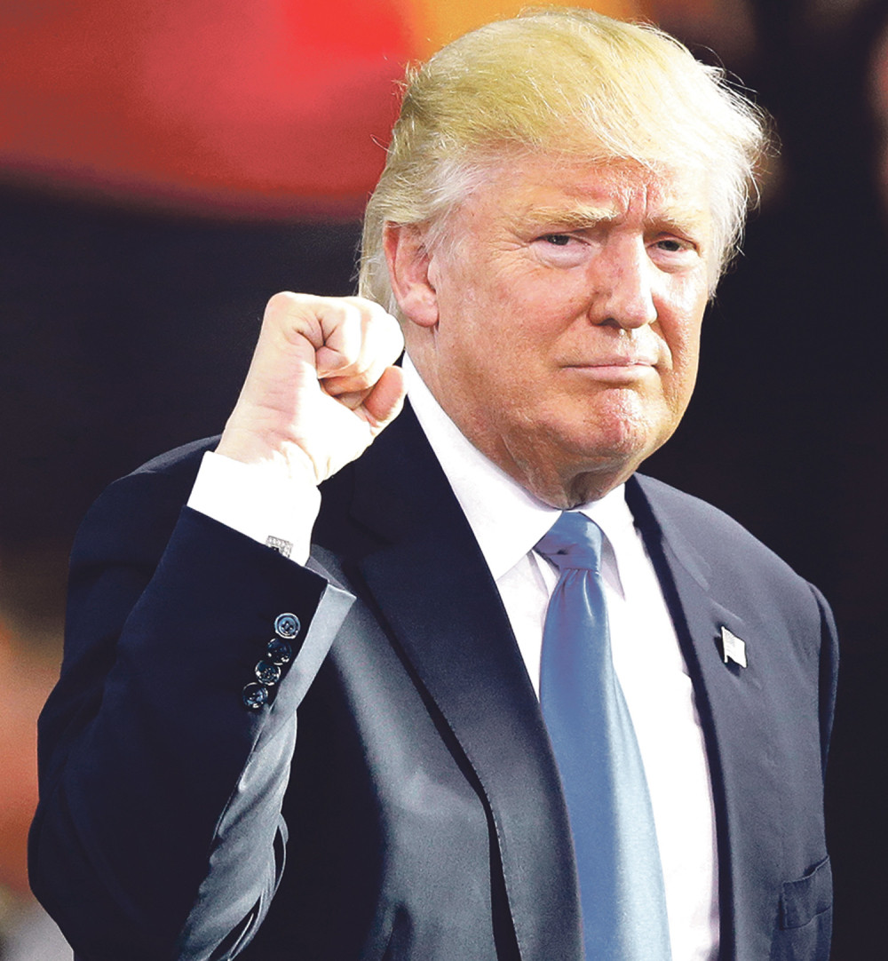 Tramp brutalno odgurnuo crnogorskog premijera! (VIDEO)