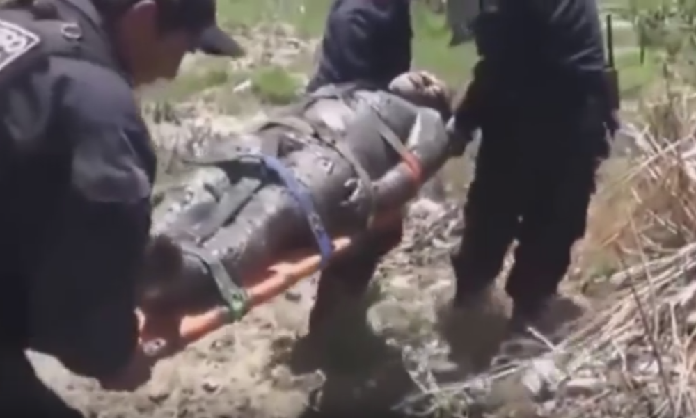 Leš se probudio dok su ga policajci odnosili! (VIDEO)