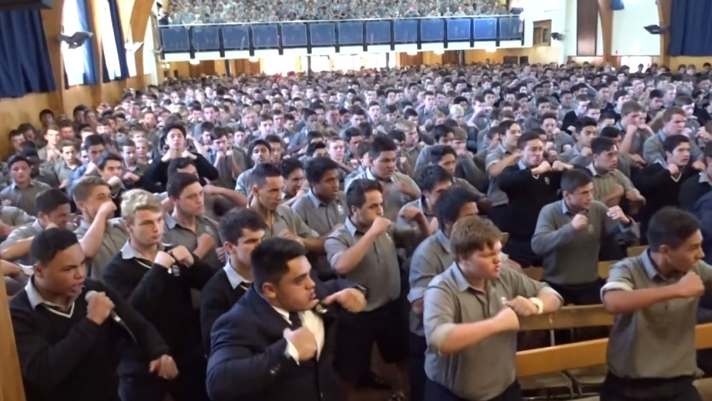 Učenici se na predivan način oprostili do profesora (VIDEO)