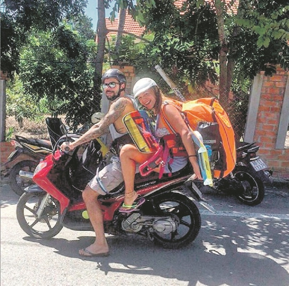 Kežman s devojkom u Vijetnamu (FOTO)