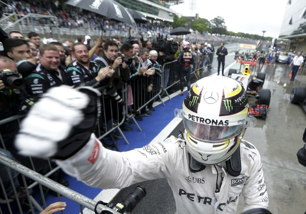 Hamilton prestigao Senu!