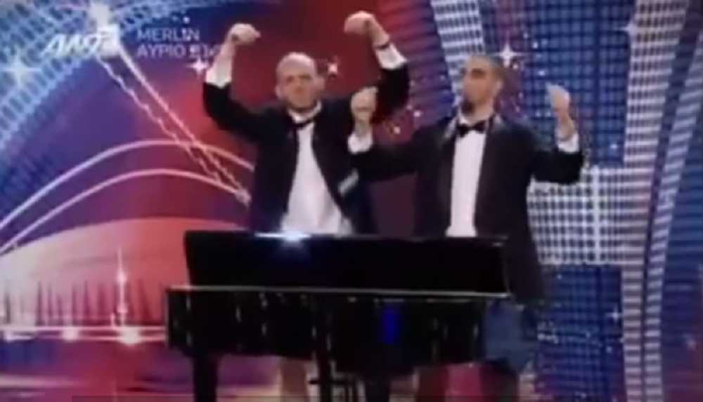 Muškarci penisom svirali klavir (VIDEO)