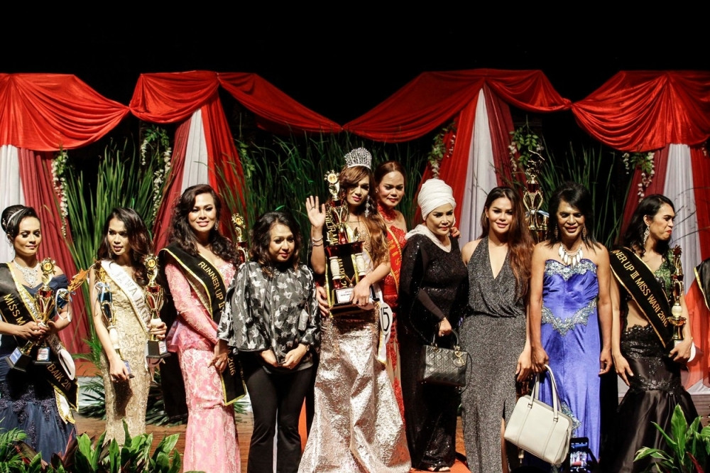 U Indoneziji krunisana transrodna mis