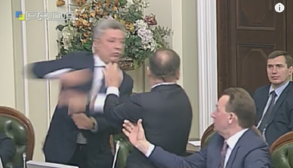 Žestoka tuča ukrajinskih poslanika! (VIDEO)