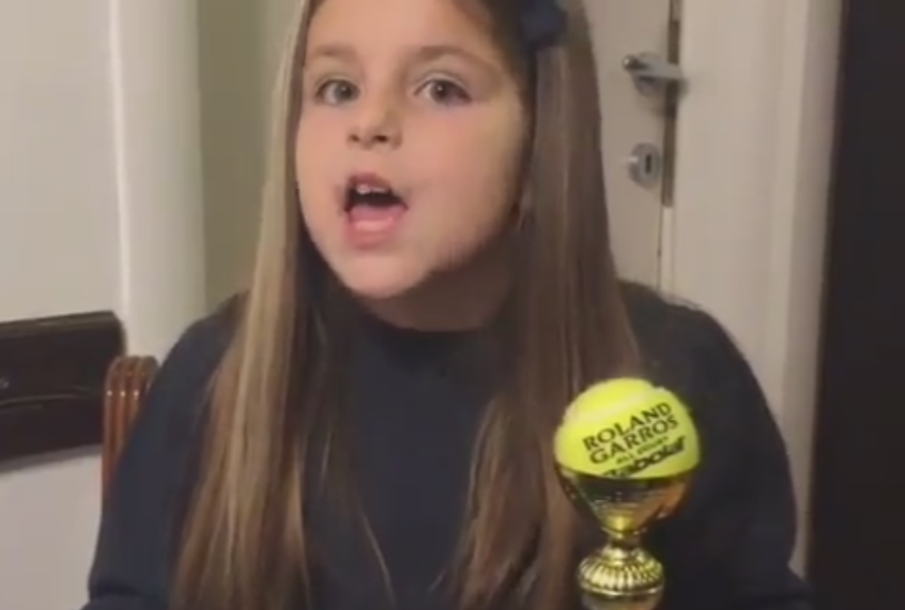 Devojčica spustila Englezu: Nole je kao vaša kraljica! (VIDEO)