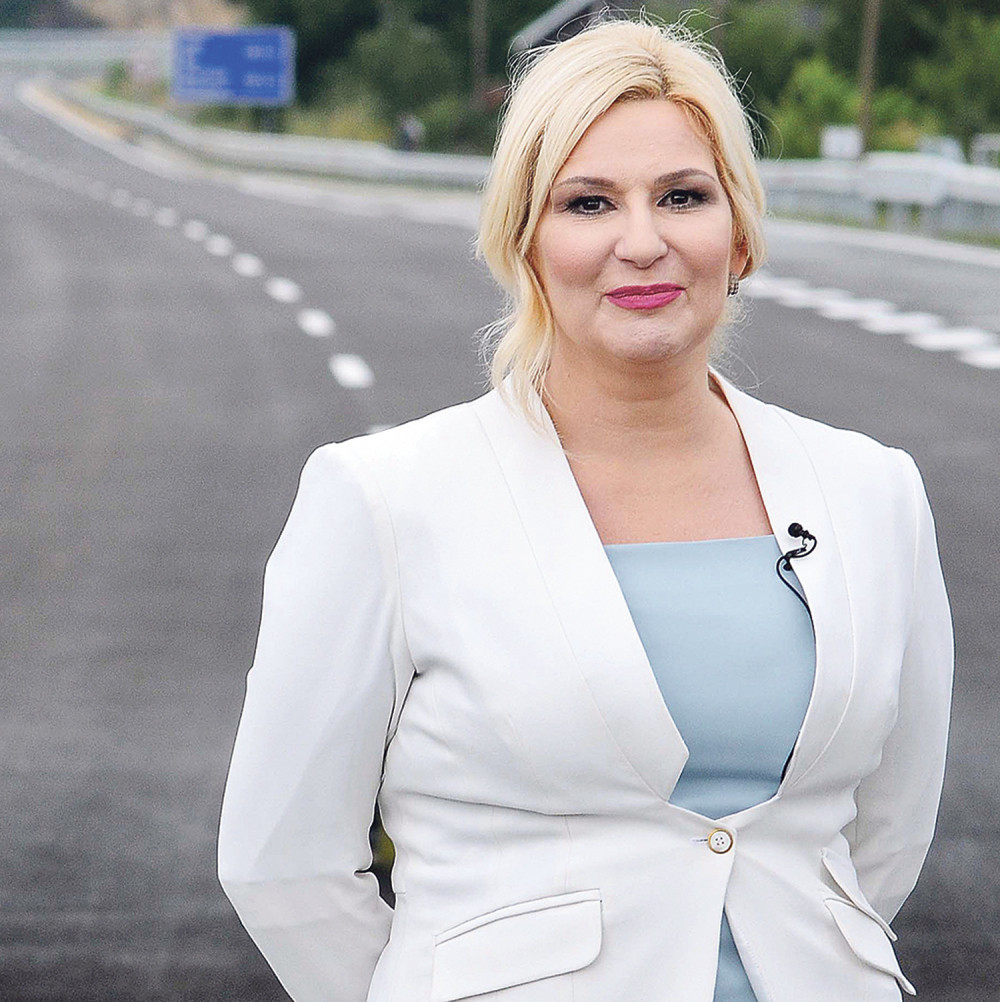 Zorana je lutka sa naslovne strane!