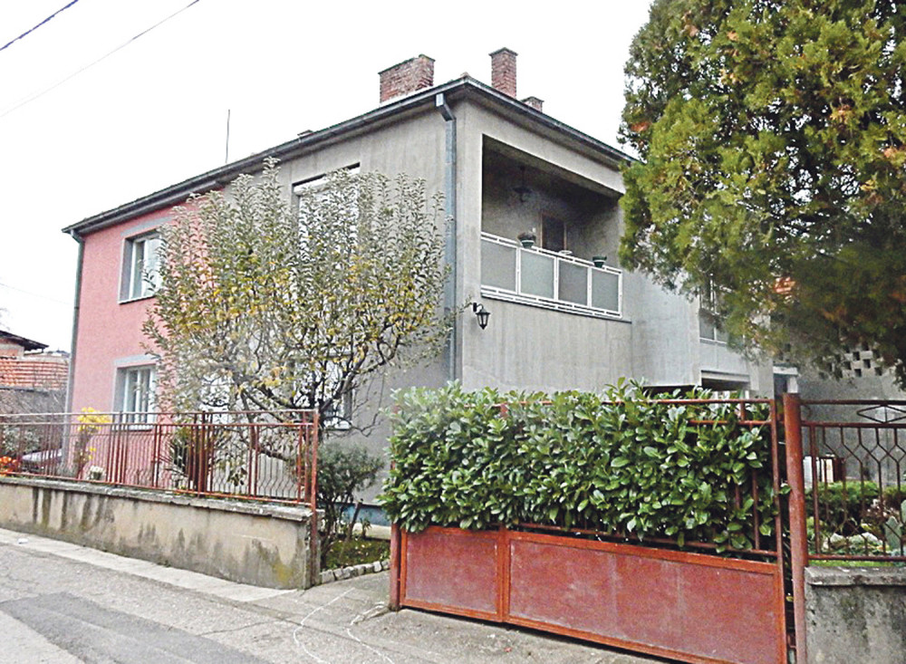 Sin (13) policajca stradao od očevog pištolja