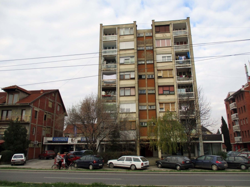 Maskirani upali u stan i prebili supružnike