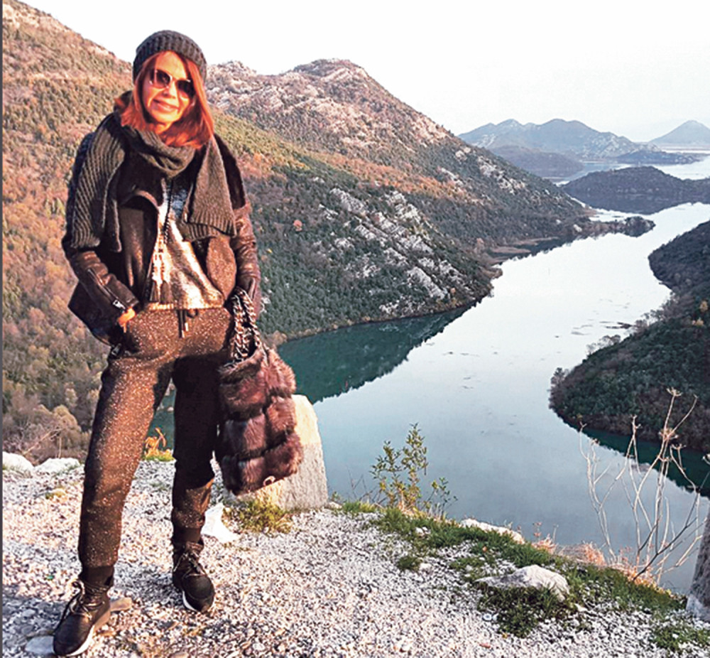 Jelena se baškari u Crnoj Gori!