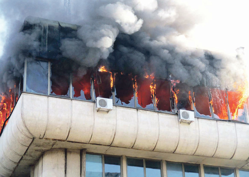 Ložila vatru da se ugreje, pa zapalila zgradu EPS!