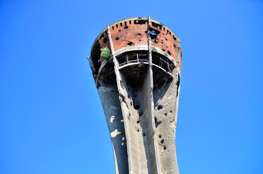 Na fudbalskom stadionu u Vukovaru osvanuli ćirilični grafiti! (FOTO)
